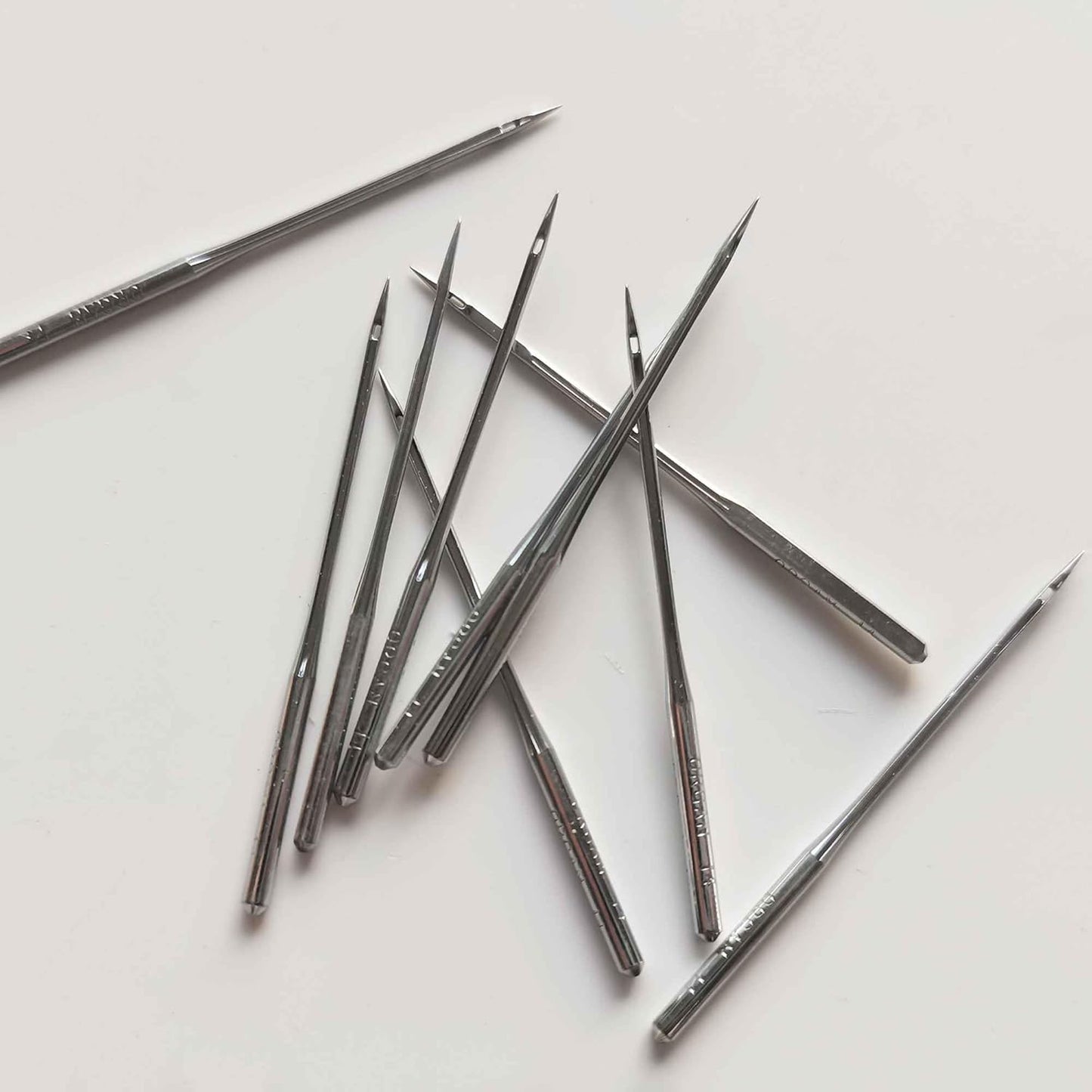 HONEYSEW 10PCS SLX75 SY2054 Organ Serger Overlock Sewing Machine Needle for Singer 14U Sharp (SY2054 90/14)