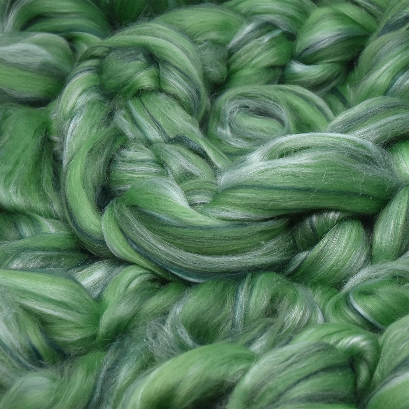 Merino Silk Luxe Tonal Designer Blend. Superfine Merino, Mulberry Silk, Tussah Silk. Top Roving for Spinning or Felting. Velvet Moss 4oz