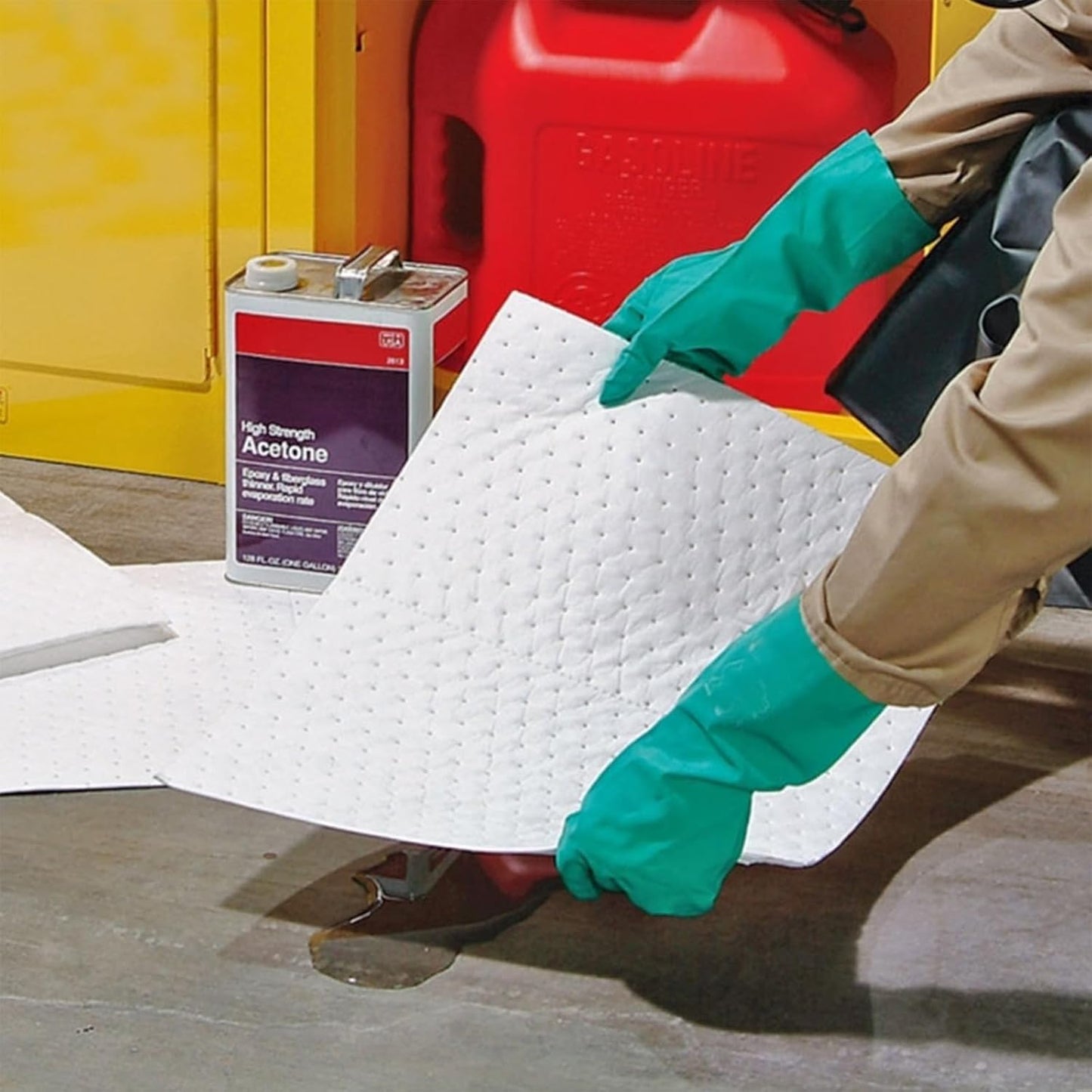 PONO 200 Pcs Oil Absorbent Pads, White Heavy Weight Oil-Only Absorbent Pad,Used for Oil Spill Cleaning in Garage Workshop, Reusable, Washable, Durable(15x20 in)